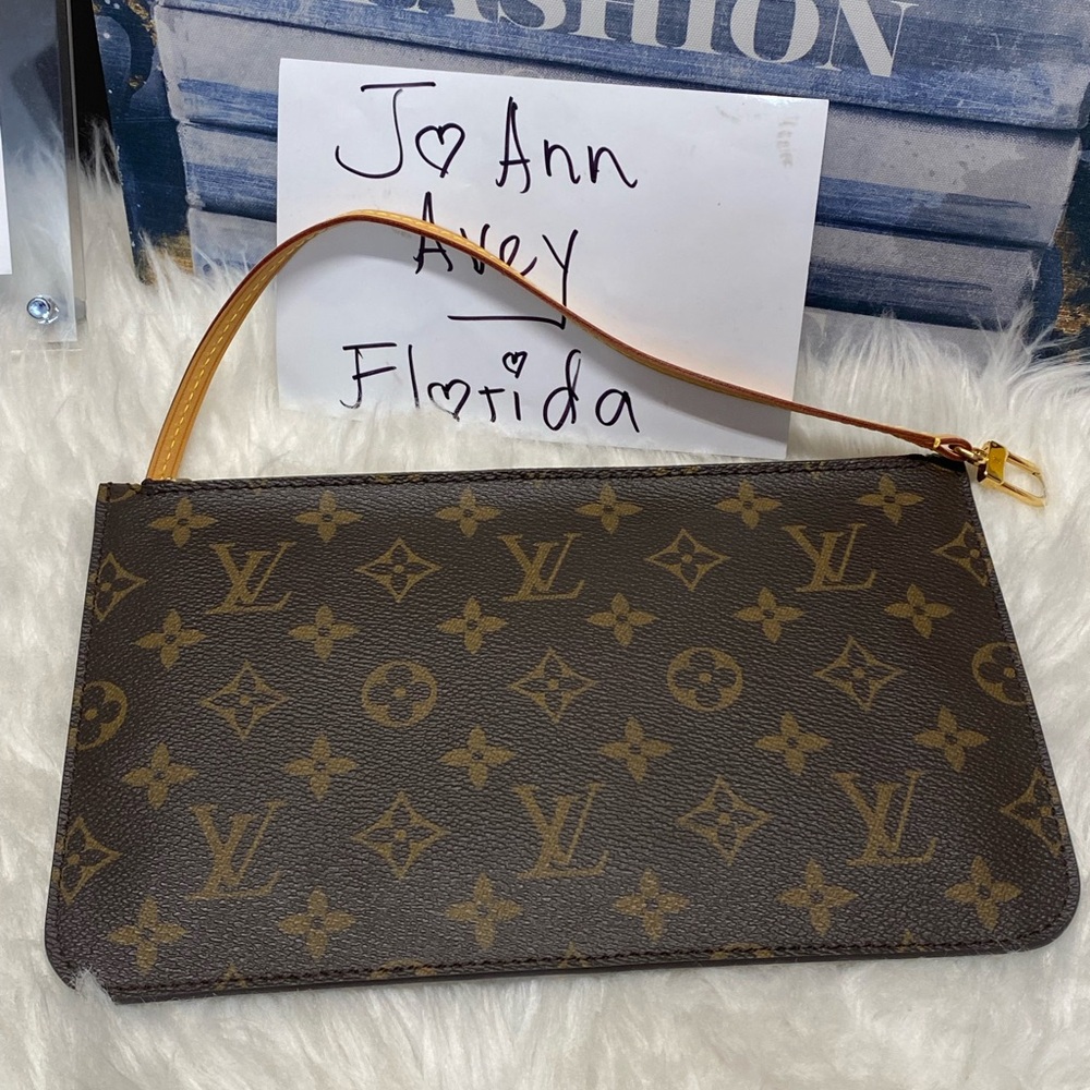 💕💕💕SOLD💕💕💕


🤩NEVERFULL POUCH MM/GM MONOGRAM🤩